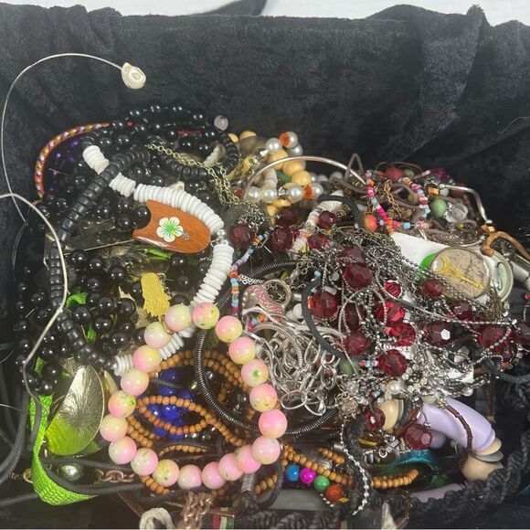 5 pounds of craft jewelry bundle vintage to current for repurpose - Picture 5 of 14